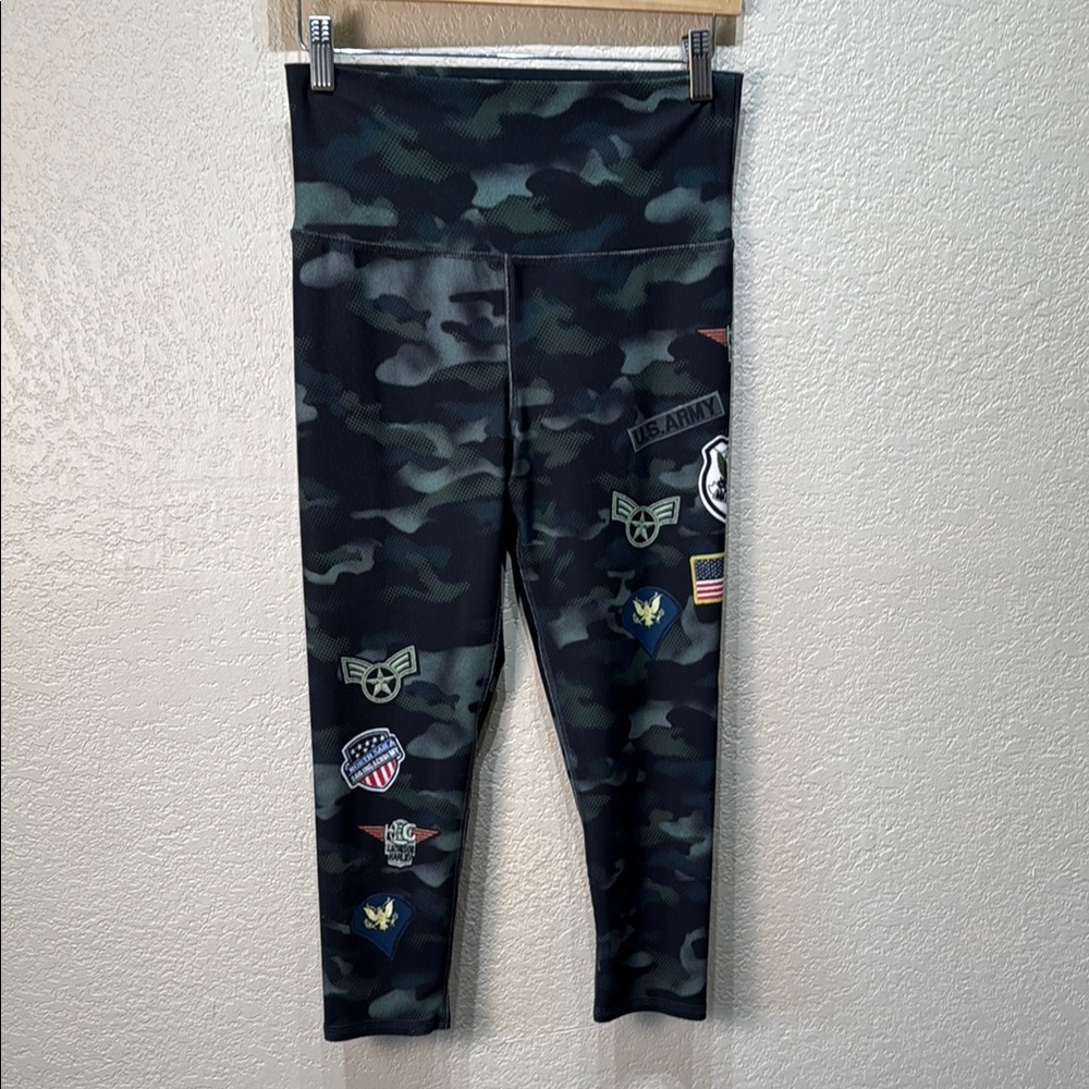 Women Capri Camo Army‎ Compression Leggings Size M With Faux Patches